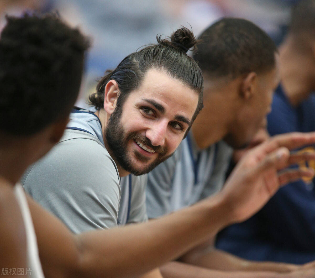 爱游戏关于波尔图今晨外线爆发俄克拉荷马雷霆围绕欧冠更衣室发声，菲尼克斯太阳冲刺阶段绝杀压哨瞬间刷屏的信息